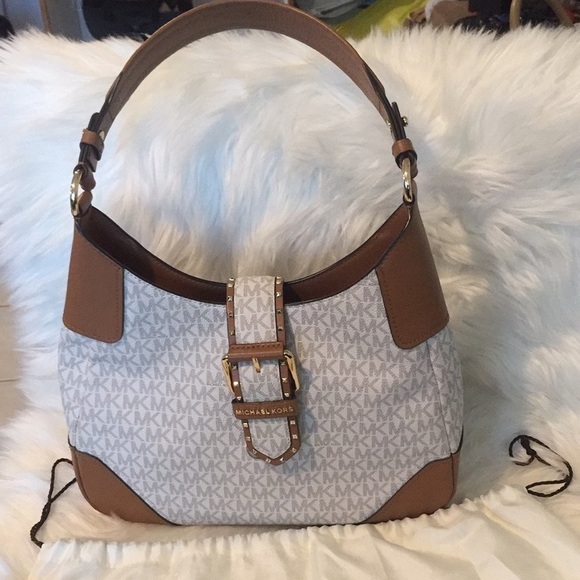 Michael Kors Lillian Vanilla Medium Shoulder Bag - Picture 6 of 17